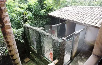 Luxuosa casa de alto padrão com vista deslumbrante para a natureza!