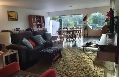 Elegante sobrado em condomínio na granja viana: conforto e praticidade a poucos passos da rodovia!