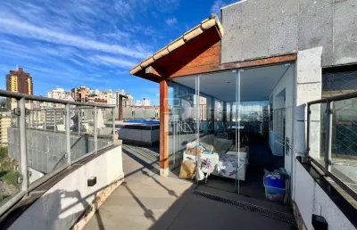 Cobertura duplex com vista definitiva, piscina privativa e 4 vagas – 295m²