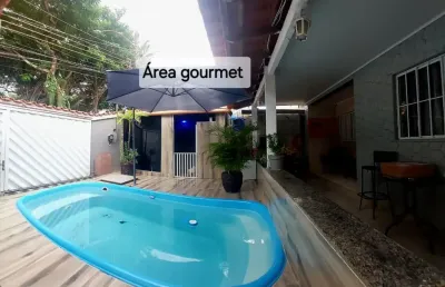 Duas casas 2 e 3 quartos na praça da famerj em  campo grande.