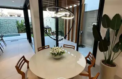 Sobrado florais do parque com 3 suítes, energia solar, espaço gourmet, piscina