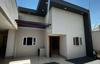 Casa  com 3 quatos 1 suite, moveis planejados, 4 vagas de carros, energia solar.