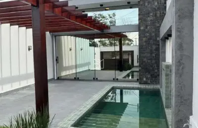 Casa de luxo, 3 suites 1 closet master, churrasqueira, piscina, área gourmet