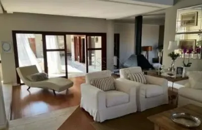 Sobrado à venda de 507m² | 03 dormitórios, sendo todos suítes e 04 vagas de garagem | condomínio portal da mata - caçapava |