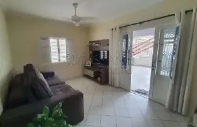 Casa térrea à venda de 235m² | 03 dormitórios, sendo 01 suíte e 06 vagas de garagem | jardim ismênia - são josé dos campos |
