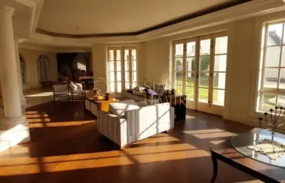 Sobrado à venda de 620,52m² | 04 dormitórios, sendo suítes e 04 vagas de garagem | condomínio jardim das colinas - jardim das colinas | são josé dos campos |
