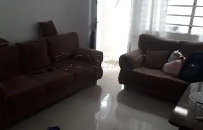Casa térrea reformada de 02 dorm. - 80,00m² no jardim das industrias