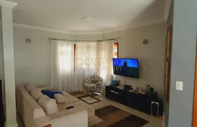Sobrado à venda de 190m² | 03 dormitórios, sendo 01 suíte e 02 vagas de garagem | condomínio portal da serra - urbanova | são josé dos campos |