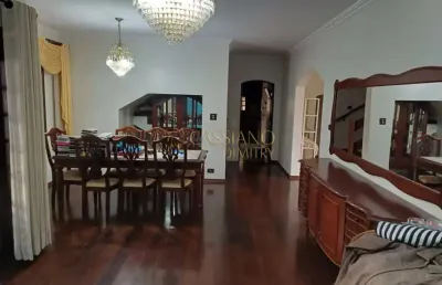 Sobrado à venda de 310m² | 03 dormitórios, sendo 2 suítes e 04 vagas de garagem | jardim das industrias | são josé dos campos |