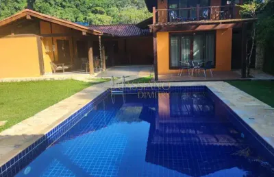 Casa à venda de 250m² | 04 dormitórios, sendo suítes e 10 vagas de garagem | sertão do camburi | são sebastião |