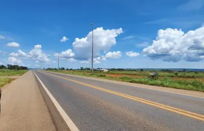 -vendo excelente imóvel chácara localização privilegiada frente par a br 080