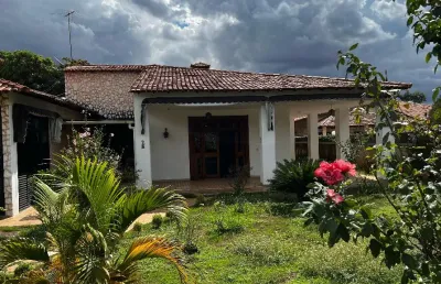 -casa ampla térrea 6 suítes casa colonial excelente condomínio fechado e localização privilegiad