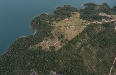 -fazenda linda uma península voltado para o lago corumbá iv