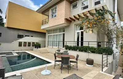 Casa condomínio portal bragança com 5 suítes, cinema, escritório, área gourmet com piscina, no coração de bragança paulista
