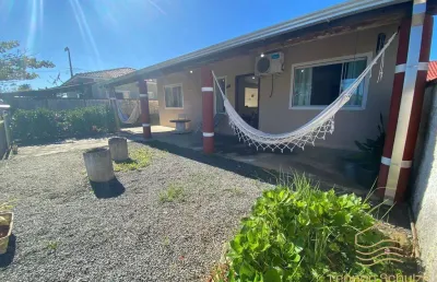Casa com 3 quartos sendo 2 suítes em balneário barra do sul - salinas