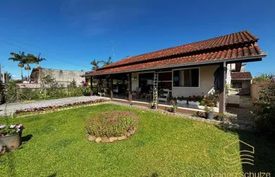 Casa com 3 quartos à 100m da lagoa em baln. barra do sul - maria fernanda