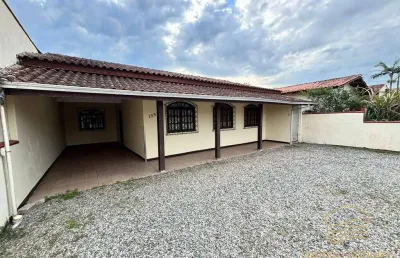 Casa com potencial comercial de 383,70m² em baln. barra do sul - centro