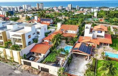 Compre 02 casas a preço de uma.  7 quartos, sendo 4 suítes na melhor localização do dunas por r$1.800.000