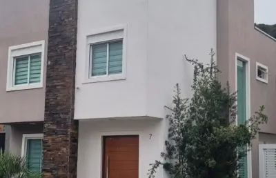 Lindíssimo sobrado em condomínio fechado próximo ao parque tanguá e pedreira paulo leminski