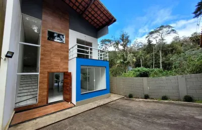 Casa com 4 dormitórios à venda, 216 m² por r$ 850.000 - granja guarani - teresópolis/rj