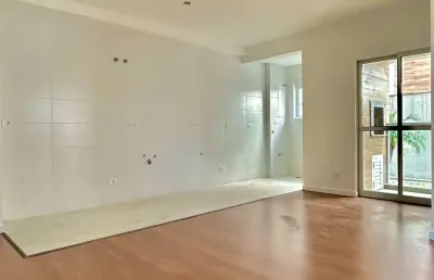 Apartamento 2 quartos sendo 1 suíte sacada churrasqueira no térreo com piso laminado