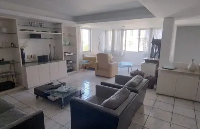Vendo cobertura no espinheiro com 228 m², nascente e toda reformada