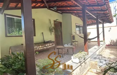 Casa com área de 360m² no estâncias champagnat em mateus leme - mg