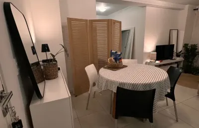 Apartamento 2 dormitórios (1 suite) e 2 vagas semi mobiliado na praia brava