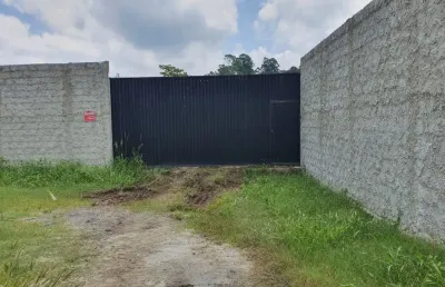 Excelente terreno disponível para locação em rodovia de grande fluxo.