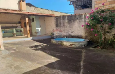 Encantadora casa com piscina  á venda no bairro são sebastião !