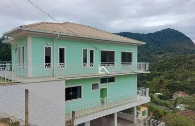 Casa com 4 dormitórios à venda, 223 m² por r$ 1.400.000,00 - albuquerque - teresópolis/rj