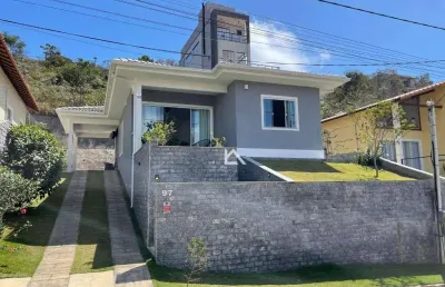 Casa com 3 dormitórios à venda, 102 m² por r$ 595.000,00 - albuquerque - teresópolis/rj