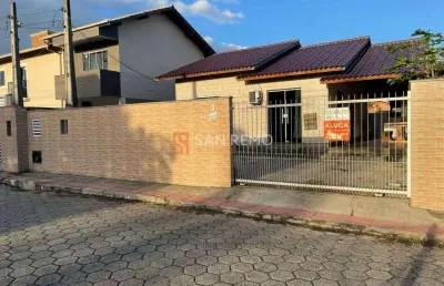 Casa em condomínio fechado com 3 quartos para alugar na rua fidélis govoni, 840, campeche, florianópolis, 90 m2 por r$ 4.500