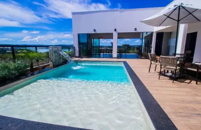 Belíssima casa de alto padrão no condomínio marinas di caldas, com 4 suítes, piscina privativa, bar