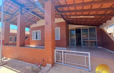 Excelente chalé em caldas novas com 4 suítes, laje, sala e cozinha conjugadas!