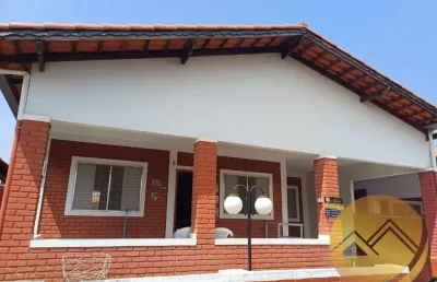 Chalé em caldas novas com 4 quartos sendo 2 suítes, todo na laje, sala ampla