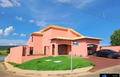 Sobrado de alto padrão no condomínio marinas di caldas! localização privilegiada com vista para o lago corumbá