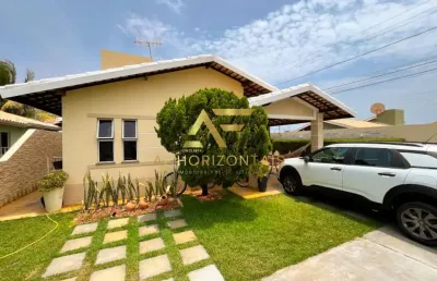 Linda casa com piscina no condomínio villa dos bosques, aruana, 3 quartos (1 suíte).