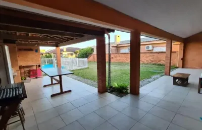 Casa com 3 quartos para alugar na Avenida Paraguassu, 87, Centro, Xangri-Lá