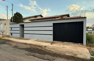 Casa com 3 quartos para alugar na lucas ribeiro alves, quadra, 04, residencial buritis, anápolis por r$ 1.600