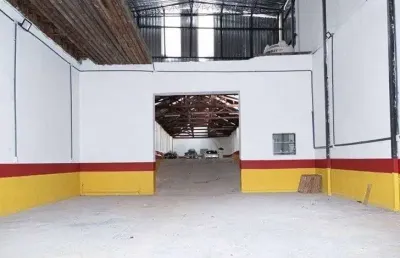 Sua empresa no coração de sp: galpão versátil de 537m² na santa efigênia.