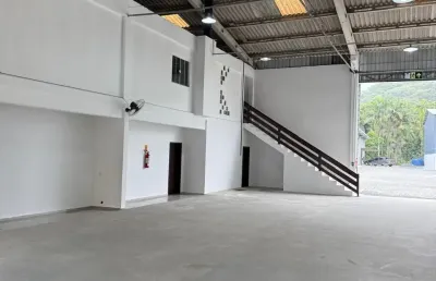 Barracão / Galpão / Depósito com 3 salas para alugar na Vila Nova, Joinville 