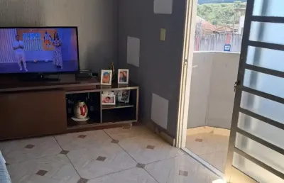 Casa assobradada com 3 dormitórios no bairro monte castelo/sjc