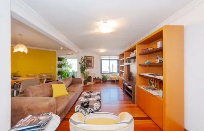 Apartamento - 131 metros - opção de 3 quartos - 2 vagas - semimobiliado - bigorrilho / champagnat