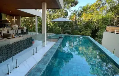 Alphaville 1, alto luxo, finamente decorada, 739m², escritório, 6 vagas, 5 suítes, jacuzzi, cinema, adega, academia. agende sua visita!