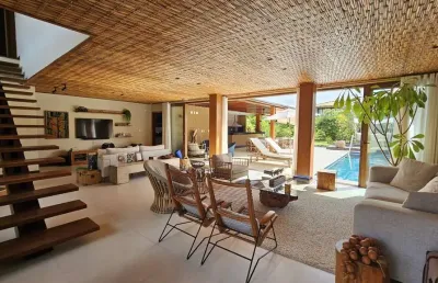 Casa luxuosa, fino acabamento, 5 suítes, 544m², varanda, ventilação natural, climatizada, projeto arquitetônico, piscina privativa. agende sua visita!