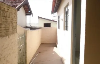 Ótima oportunidade para locação casa de fundos bairro paulicéia