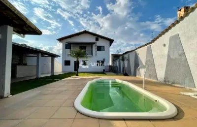 Um refúgio na cidade - casa incrível no bairro quintas das avenidas