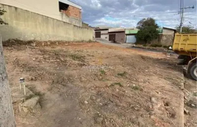 Terreno à venda na Rua Santa Rita de Cássia, Nova Fortaleza, Divinópolis