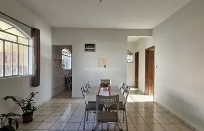 Casa com 3 quartos à venda na Rua Francisco Gontijo Fonseca, 669, Bom Pastor, Divinópolis